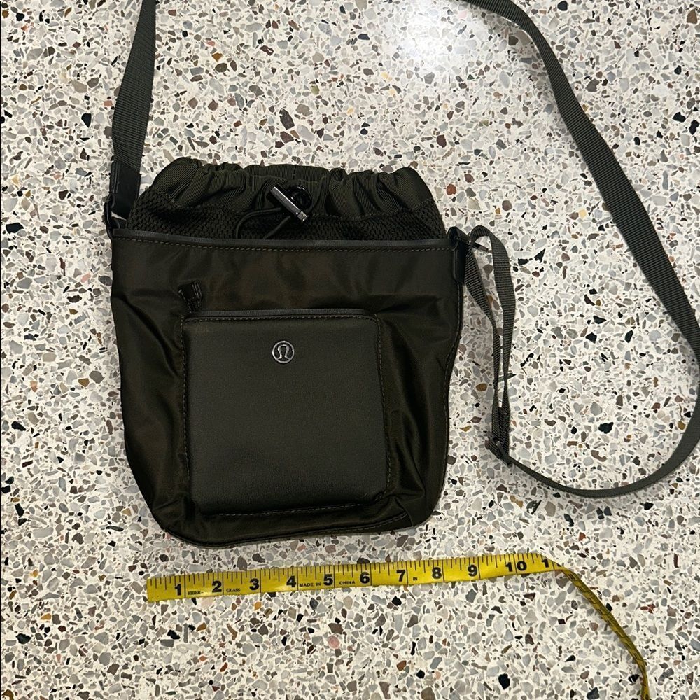 Lululemon all set mini bucket crossbody bag dark olive green - Picture 2 of 6